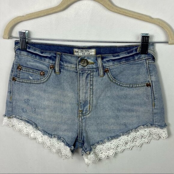 Free People Lace Trim Denim Jean Shorts Size 24 Bohemian Blue Boho Daisy Hippie‎ - Picture 8 of 12